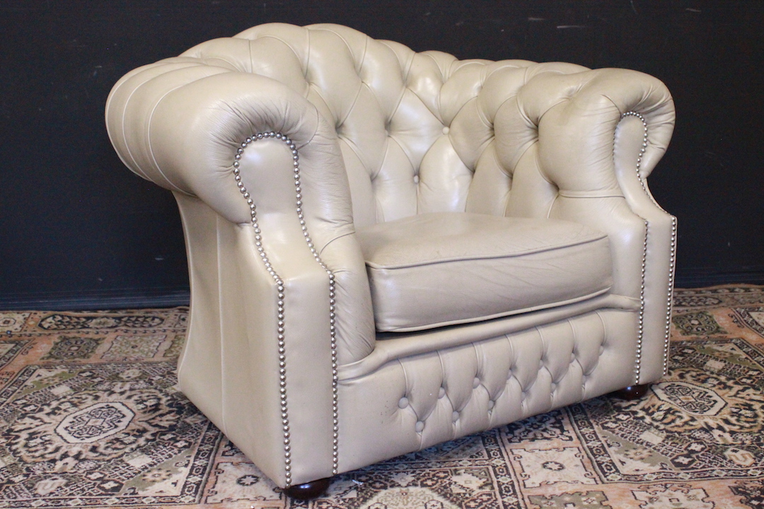 867_poltrona_armchair_Chester_Chesterfield_classic_club_stondatura_bianco_avorio_ivory_white_originale_original_Inglese_English_UK_0