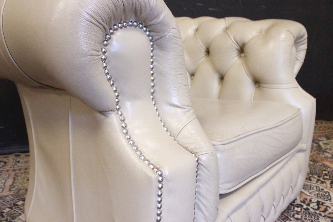 867_poltrona_armchair_Chester_Chesterfield_classic_club_stondatura_bianco_avorio_ivory_white_originale_original_Inglese_English_UK_1