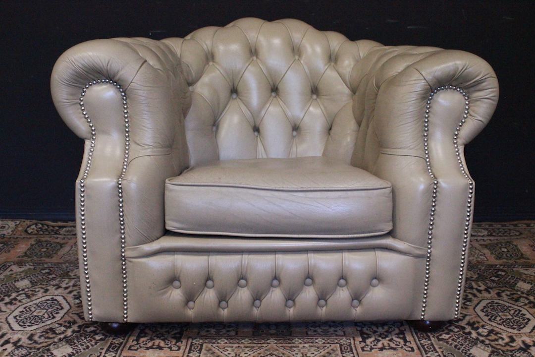867_poltrona_armchair_Chester_Chesterfield_classic_club_stondatura_bianco_avorio_ivory_white_originale_original_Inglese_English_UK_3