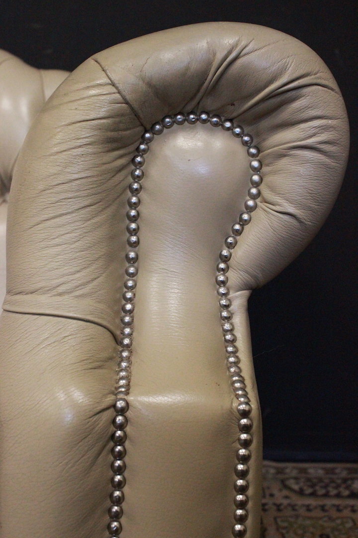 867_poltrona_armchair_Chester_Chesterfield_classic_club_stondatura_bianco_avorio_ivory_white_originale_original_Inglese_English_UK_4