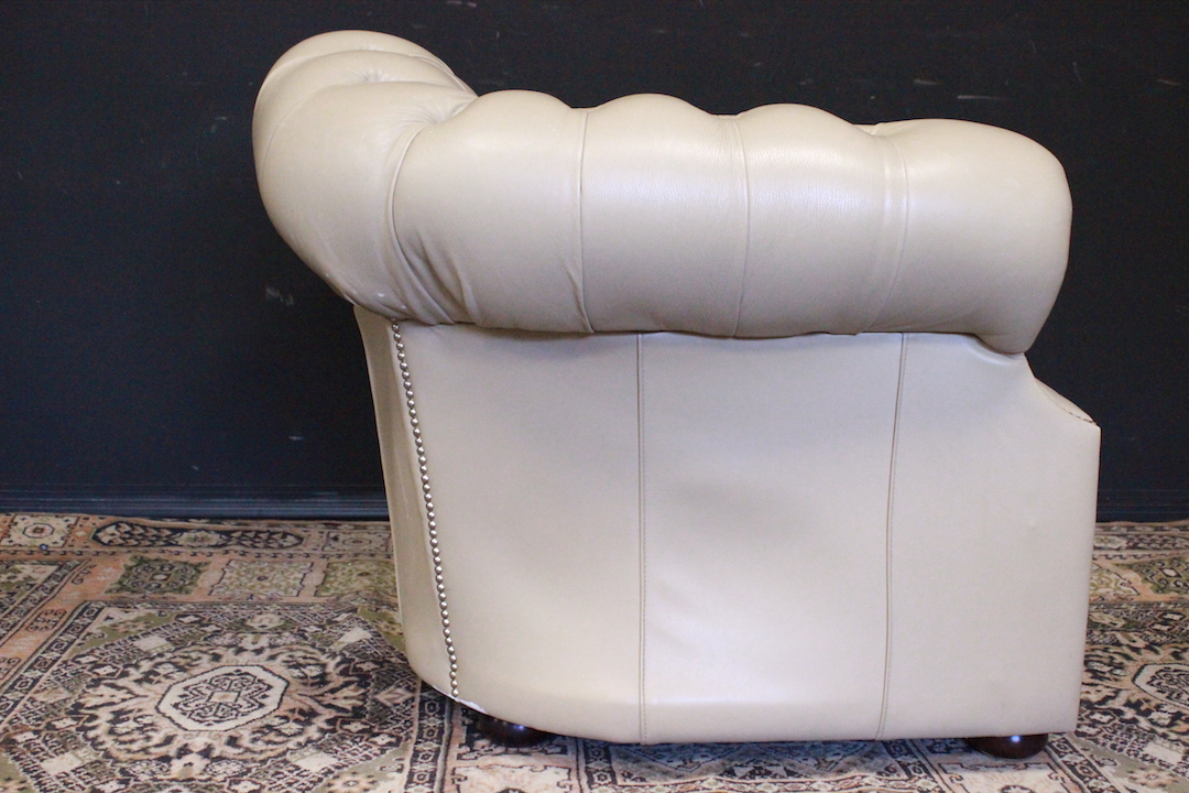 867_poltrona_armchair_Chester_Chesterfield_classic_club_stondatura_bianco_avorio_ivory_white_originale_original_Inglese_English_UK_6