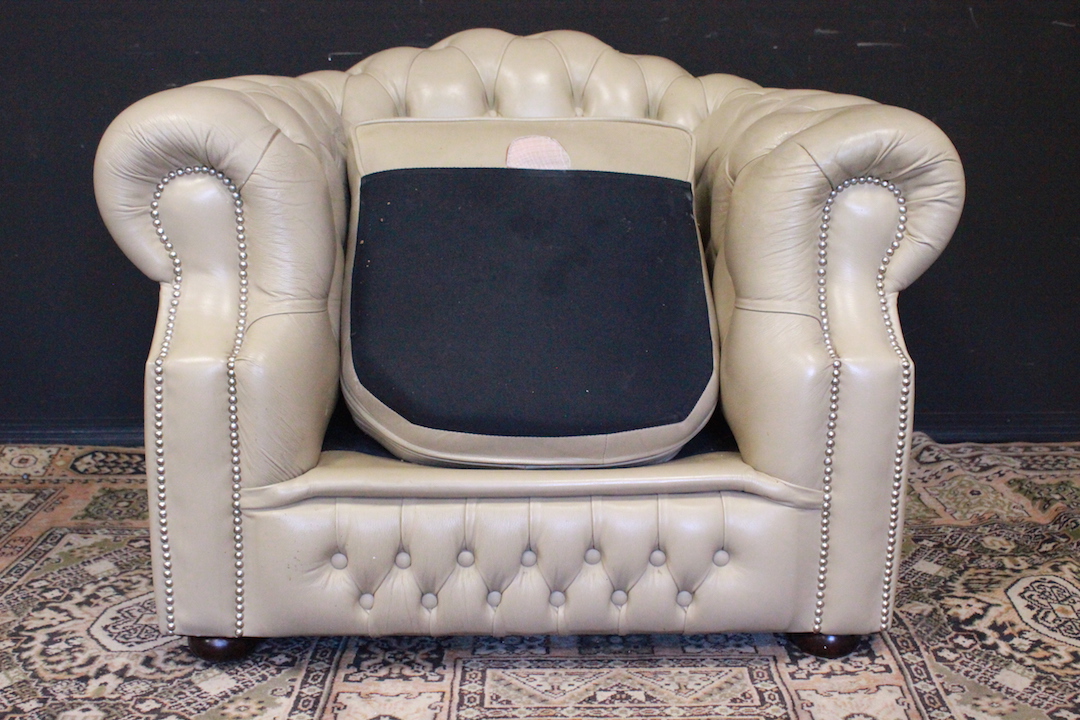 867_poltrona_armchair_Chester_Chesterfield_classic_club_stondatura_bianco_avorio_ivory_white_originale_original_Inglese_English_UK_7