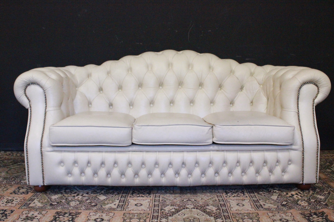 869_divano_sofa_Chesterfield_Chester_club_bianco_creme_chiaro_white_original_originale_english_inglese_leather_3_three_tre_posti_pelle_UK_stondato_0