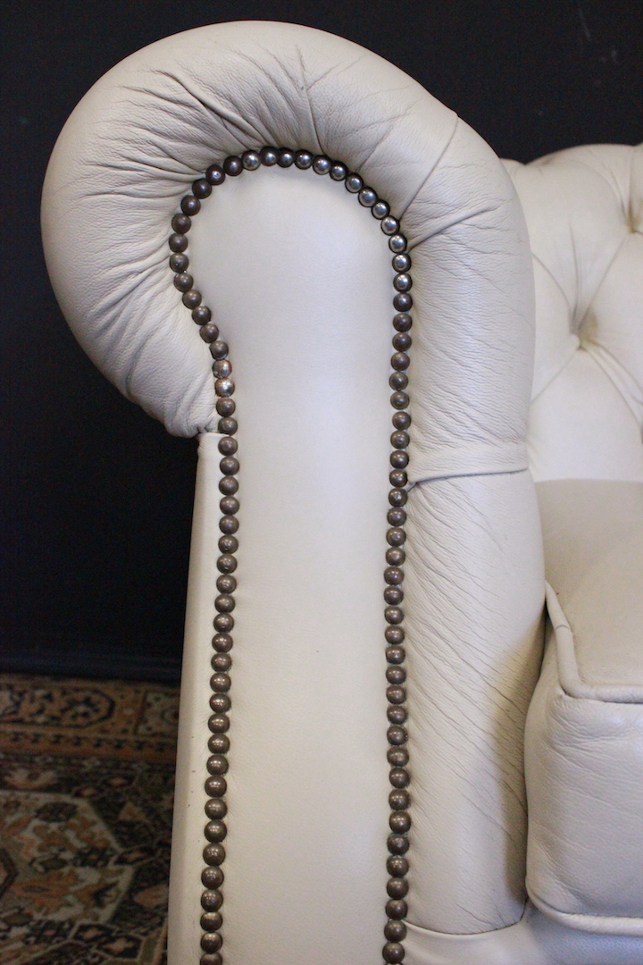869_divano_sofa_Chesterfield_Chester_club_bianco_creme_chiaro_white_original_originale_english_inglese_leather_3_three_tre_posti_pelle_UK_stondato_2