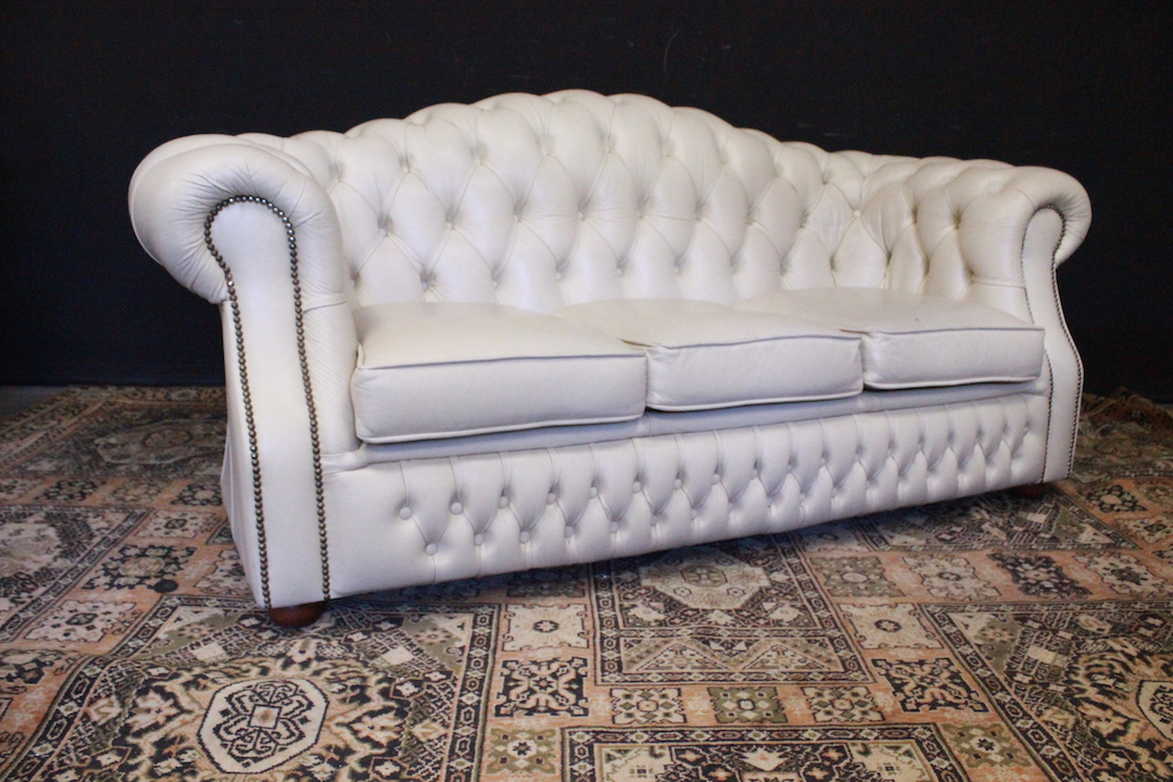 869_divano_sofa_Chesterfield_Chester_club_bianco_creme_chiaro_white_original_originale_english_inglese_leather_3_three_tre_posti_pelle_UK_stondato_3