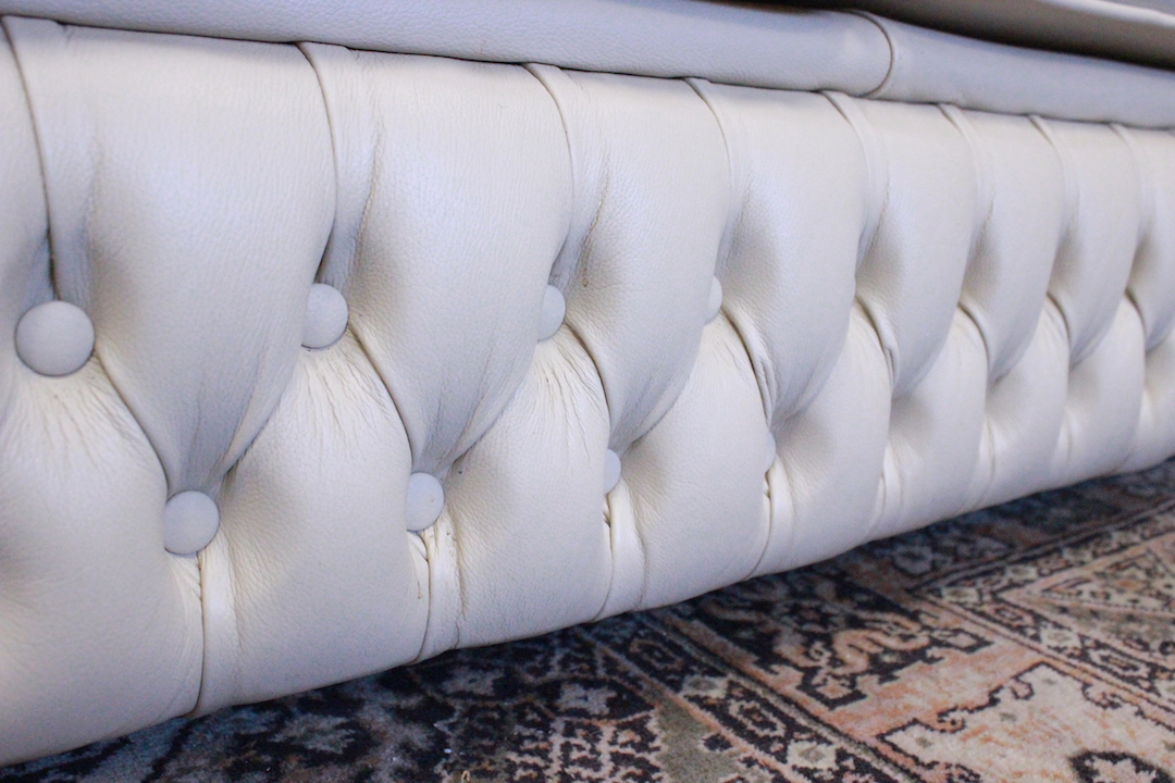869_divano_sofa_Chesterfield_Chester_club_bianco_creme_chiaro_white_original_originale_english_inglese_leather_3_three_tre_posti_pelle_UK_stondato_4