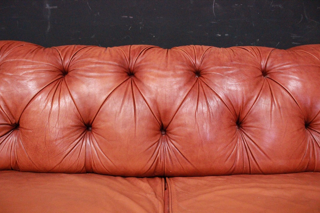 478_Divano_Sofa_Chester_Chesterfield_club_4_quattro_four_posti_seater_leather_pelle_arancione_arancio_orange_originale_original_Brescia_Roncadelle_english_inglese_UK_7