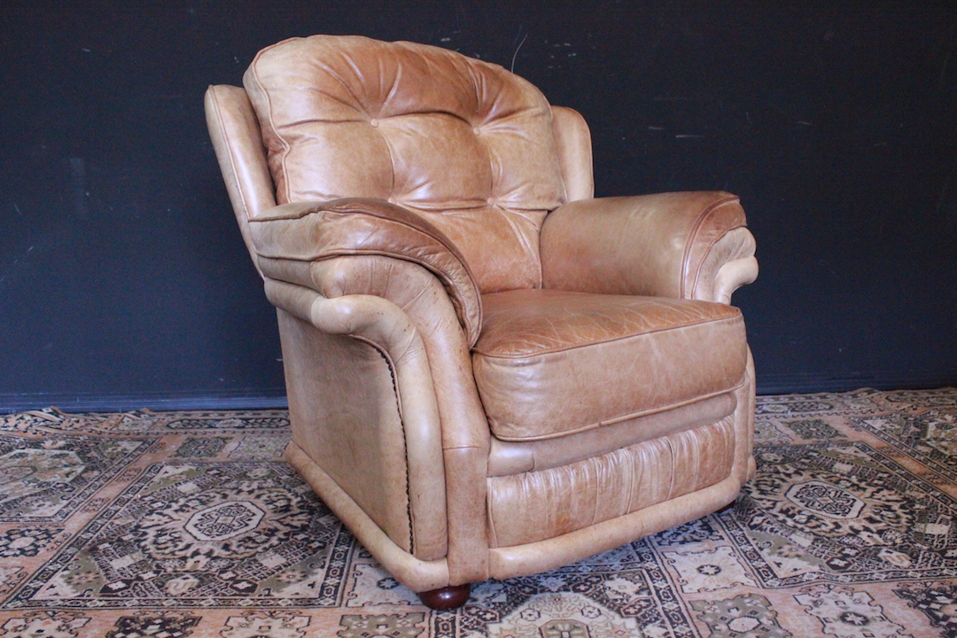 882_poltrona_armchair_modello_Chesterfield_Chester_bergere_model_marrone_chiaro_maggese_light_brown_originale_inglese_original_UK_pelle_leather_3