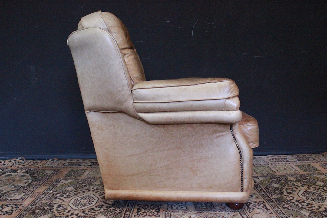 882_poltrona_armchair_modello_Chesterfield_Chester_bergere_model_marrone_chiaro_maggese_light_brown_originale_inglese_original_UK_pelle_leather_5