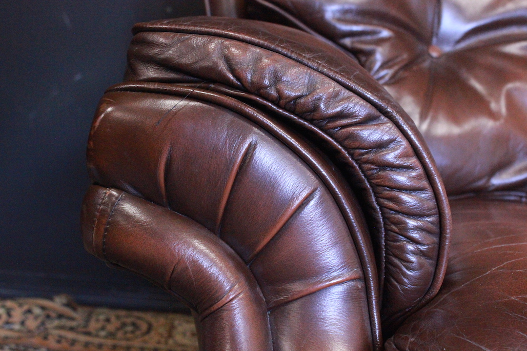 890_divano_sofa_chesterfield_3_tre_three_posti_marrone_cioccolato_inglese_english_chocolate_brown_pelle_leather_originale_original_bergere_UK_1