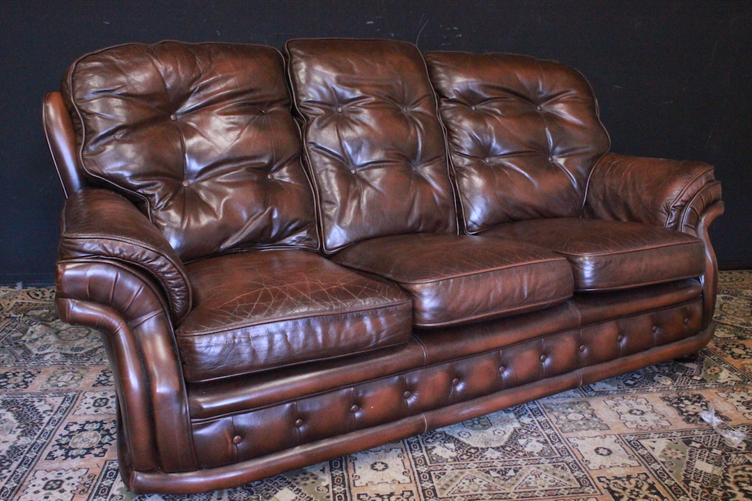 890_divano_sofa_chesterfield_3_tre_three_posti_marrone_cioccolato_inglese_english_chocolate_brown_pelle_leather_originale_original_bergere_UK_3