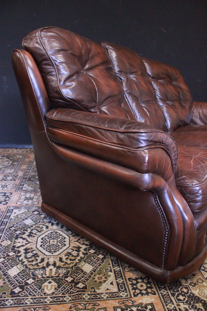 890_divano_sofa_chesterfield_3_tre_three_posti_marrone_cioccolato_inglese_english_chocolate_brown_pelle_leather_originale_original_bergere_UK_5