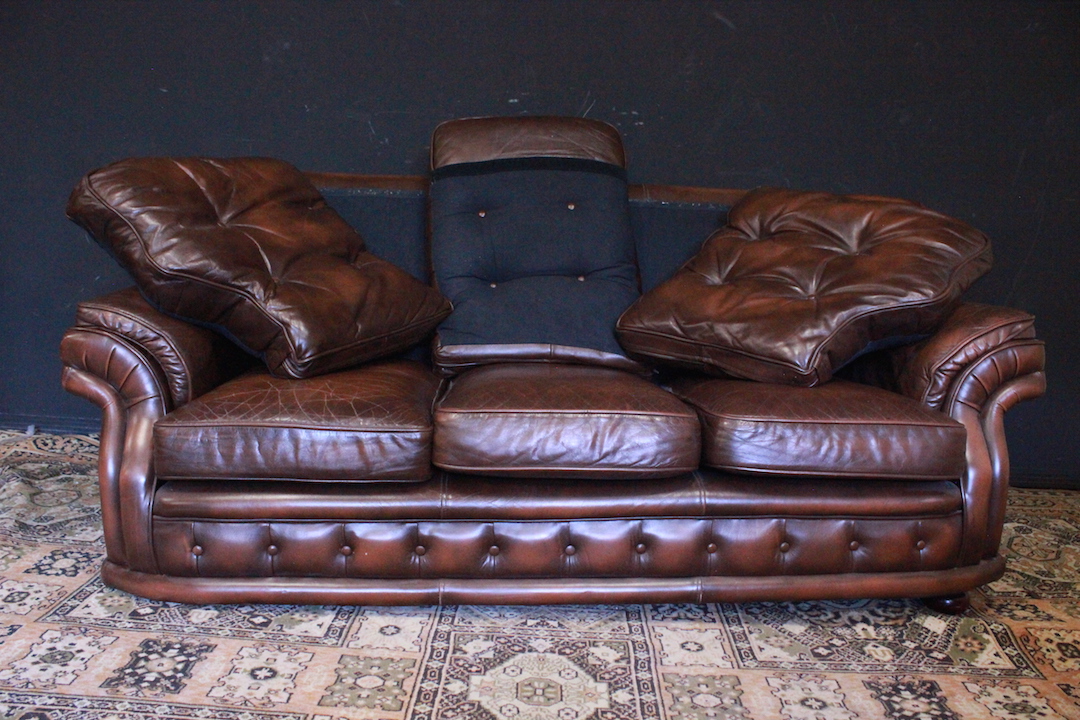 890_divano_sofa_chesterfield_3_tre_three_posti_marrone_cioccolato_inglese_english_chocolate_brown_pelle_leather_originale_original_bergere_UK_6