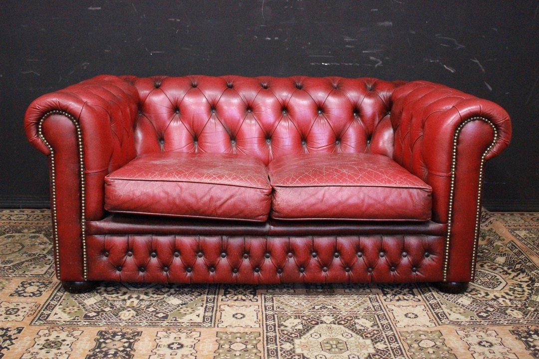 200_Divano_Sofa_Chester_Chesterfield_club_leather_pelle_bordeaux_due_posti_two_seater_2_originale_original_english_inglese_UK_0