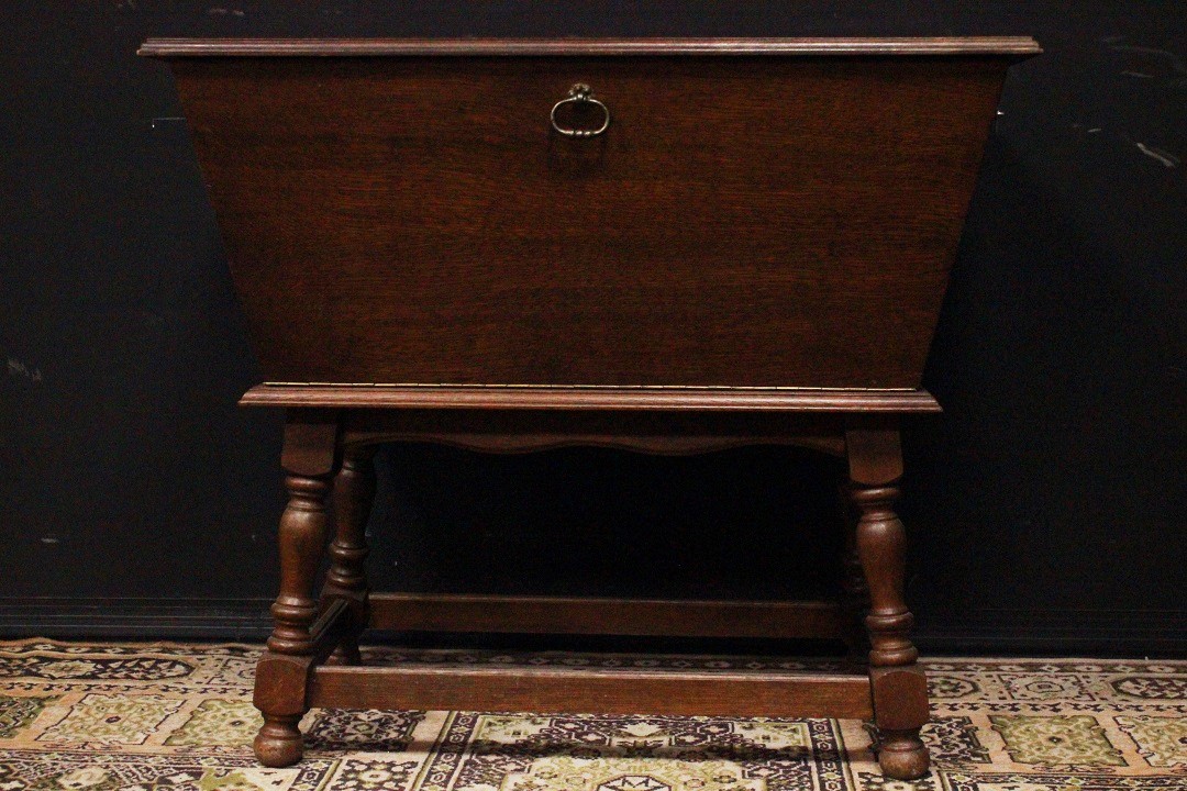 917_mobile_cassettone_legno_scuro_anta_apribile_base_rovinata_Novecento_10