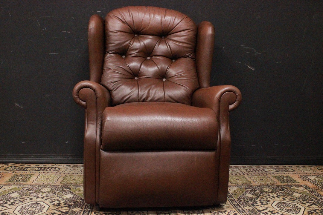 927_Poltrona_Armchair_Chester_Chesterfield_bergere_leather_pelle_marrone_chiaro_light_brown_originale_original_english_inglese_UK_0