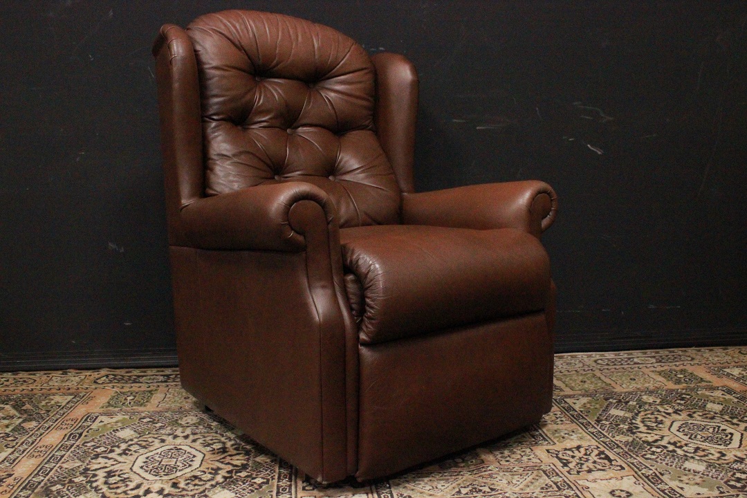 927_Poltrona_Armchair_Chester_Chesterfield_bergere_leather_pelle_marrone_chiaro_light_brown_originale_original_english_inglese_UK_2