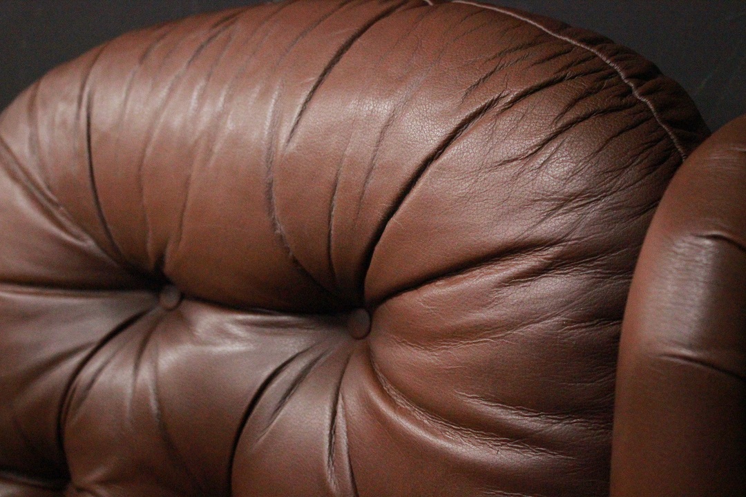 927_Poltrona_Armchair_Chester_Chesterfield_bergere_leather_pelle_marrone_chiaro_light_brown_originale_original_english_inglese_UK_4