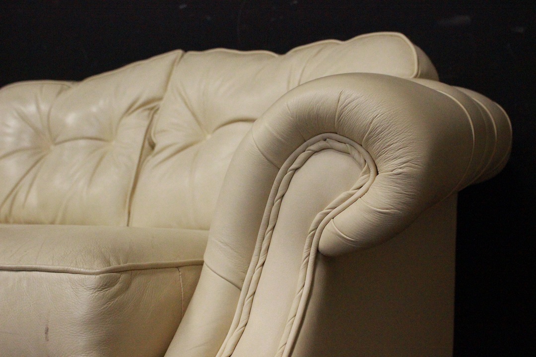 929_Divano_Sofa_Chester_Chesterfield_club_due_posti_2_leather_pelle_avorio_ivory_originale_original_english_inglese_UK_1
