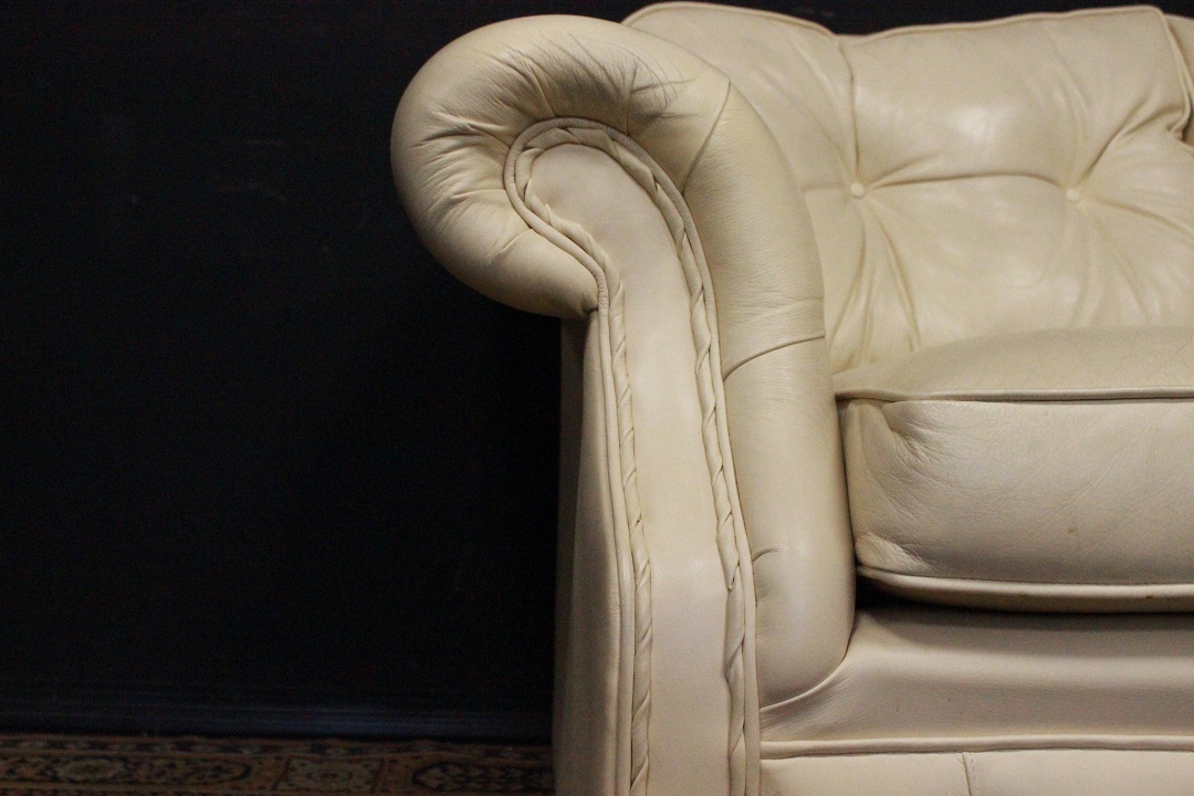 929_Divano_Sofa_Chester_Chesterfield_club_due_posti_2_leather_pelle_avorio_ivory_originale_original_english_inglese_UK_6