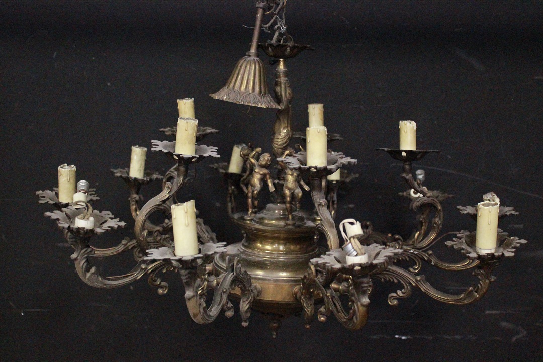 931_lampadario_15_luci_luce_bronzo_putti_seconda_metà_X_secolo_0