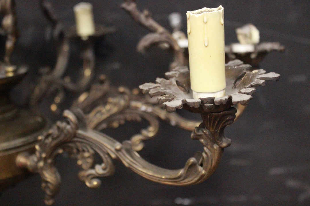 931_lampadario_15_luci_luce_bronzo_putti_seconda_metà_X_secolo_2