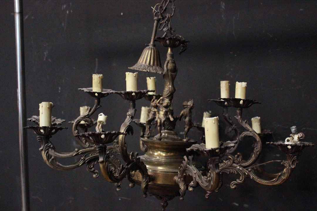 931_lampadario_15_luci_luce_bronzo_putti_seconda_metà_X_secolo_3
