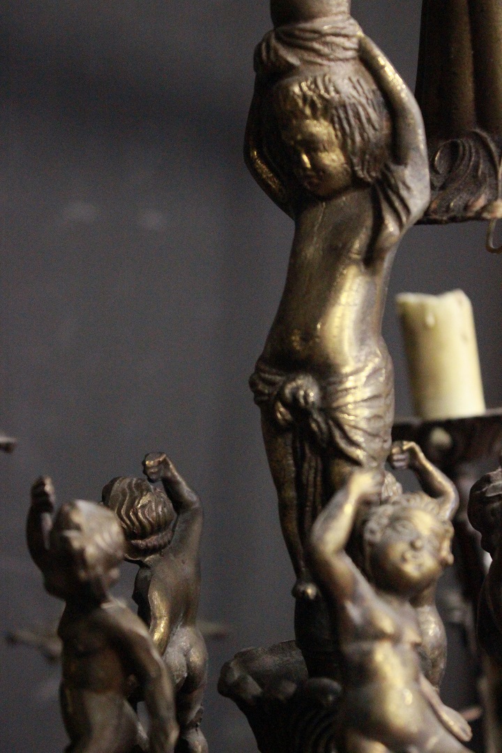931_lampadario_15_luci_luce_bronzo_putti_seconda_metà_X_secolo_4