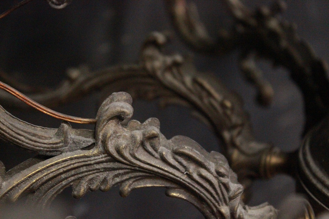 931_lampadario_15_luci_luce_bronzo_putti_seconda_metà_X_secolo_8