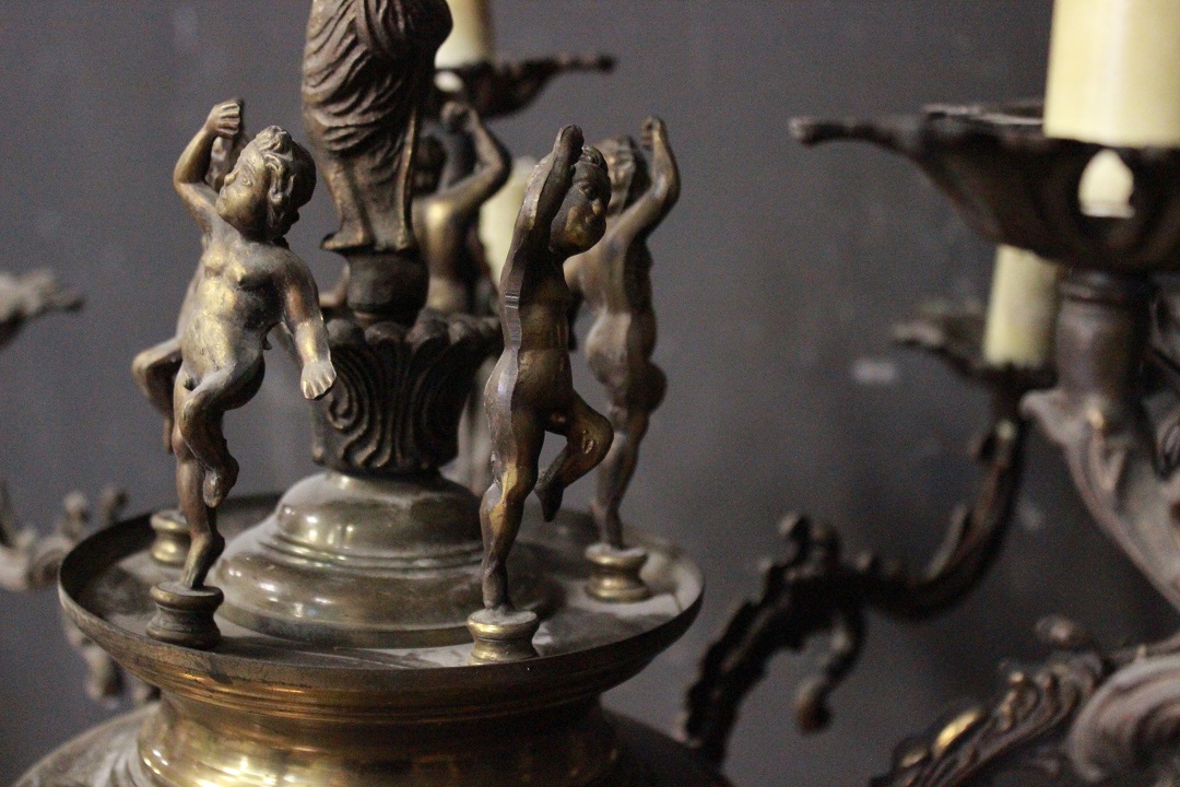 931_lampadario_15_luci_luce_bronzo_putti_seconda_metà_X_secolo_9