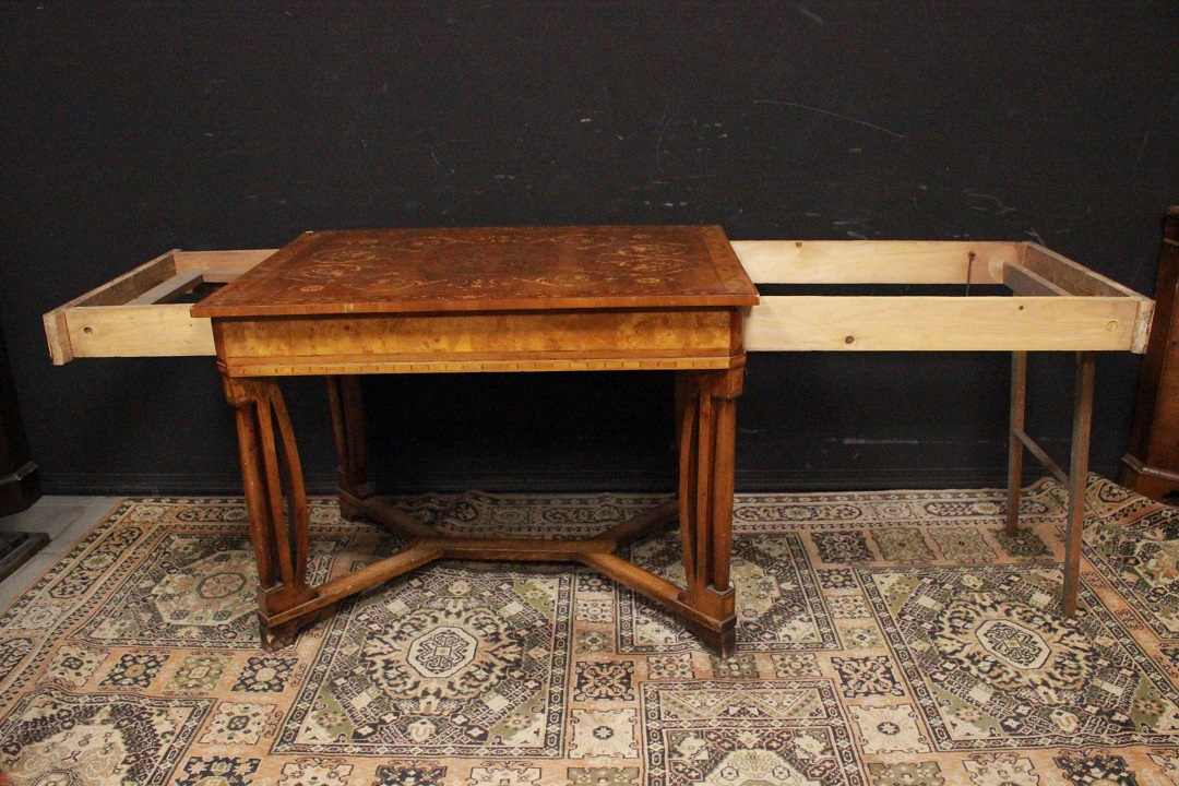 967_tavolo_table_scrivania_legno_chiaro_apribile_aperta_allungabile_decori_prima_metà_Novecento_Italia_italiana_ITA_10