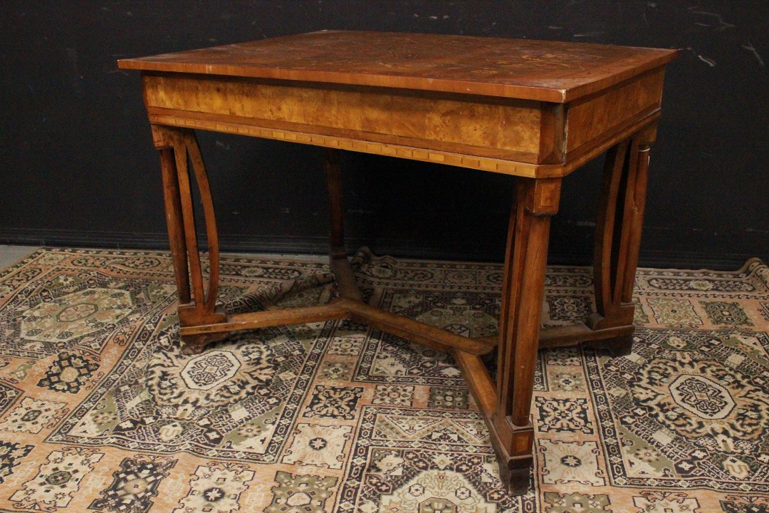 967_tavolo_table_scrivania_legno_chiaro_apribile_aperta_allungabile_decori_prima_metà_Novecento_Italia_italiana_ITA_3