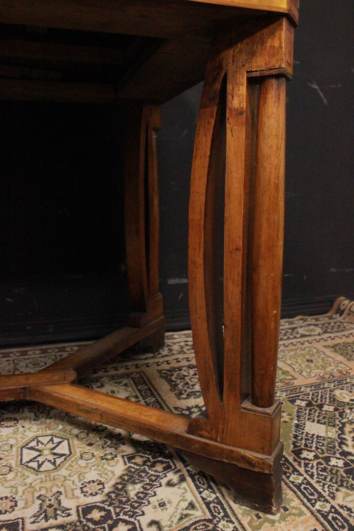 967_tavolo_table_scrivania_legno_chiaro_apribile_aperta_allungabile_decori_prima_metà_Novecento_Italia_italiana_ITA_4