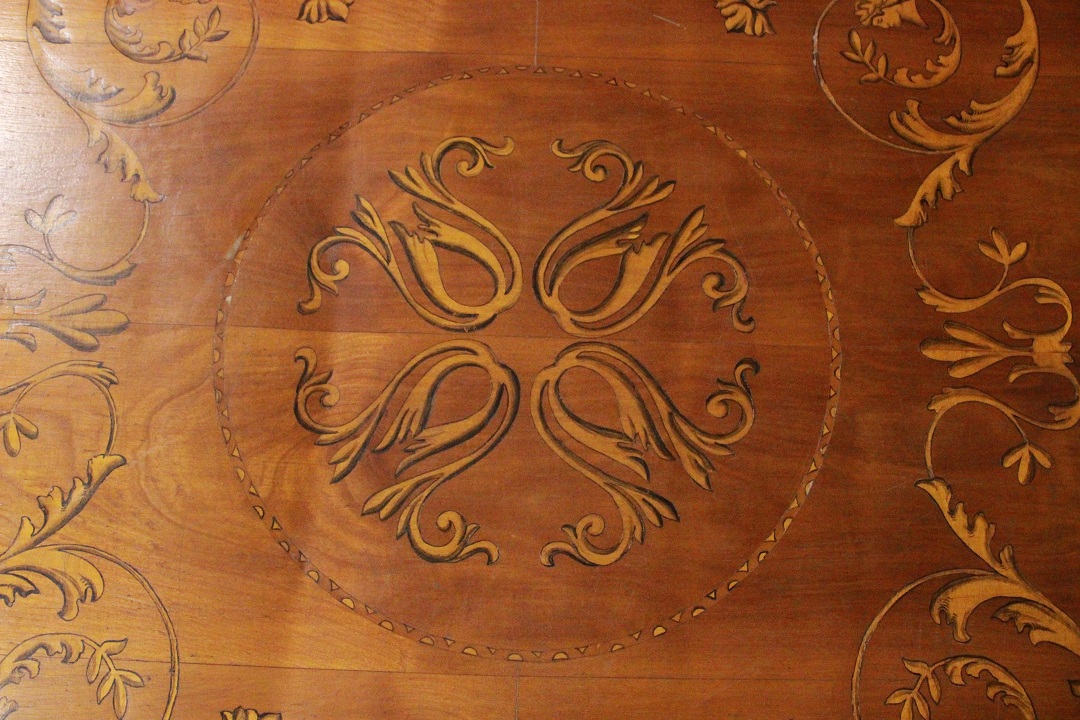 967_tavolo_table_scrivania_legno_chiaro_apribile_aperta_allungabile_decori_prima_metà_Novecento_Italia_italiana_ITA_7