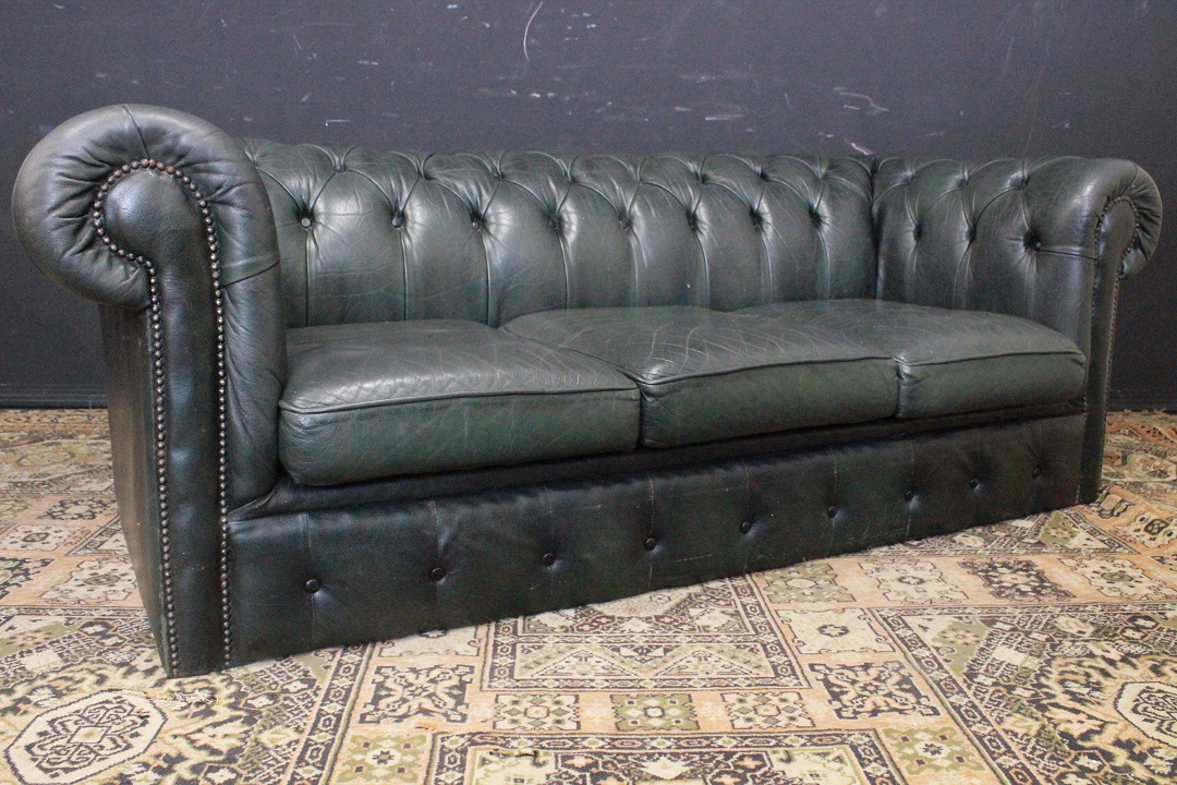 979_Divano_Sofa_Chester_Chesterfield_club_tre_posti_3_three_seater_leather_pelle_verde_nerastro_green_black_originale_original_english_inglese_UK_0