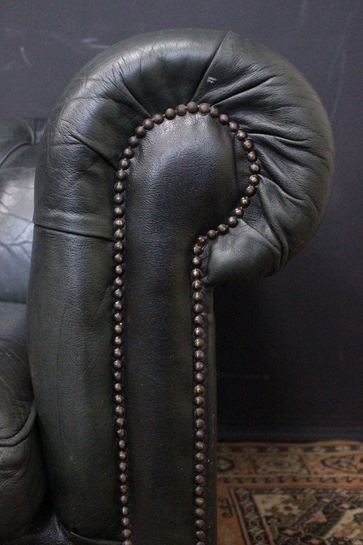 979_Divano_Sofa_Chester_Chesterfield_club_tre_posti_3_three_seater_leather_pelle_verde_nerastro_green_black_originale_original_english_inglese_UK_2