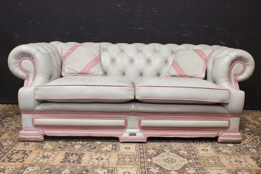 989_Divano_Sofa_Chester_Chesterfield_Dellbrook_3_tre_posti_three_seater_club_leather_pelle_bianco_scuro_rosa_pink_white_originale_original_english_inglese_UK_0