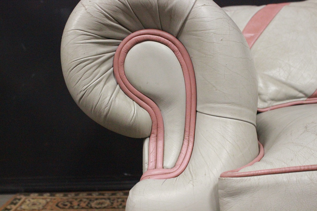 989_Divano_Sofa_Chester_Chesterfield_Dellbrook_3_tre_posti_three_seater_club_leather_pelle_bianco_scuro_rosa_pink_white_originale_original_english_inglese_UK_2