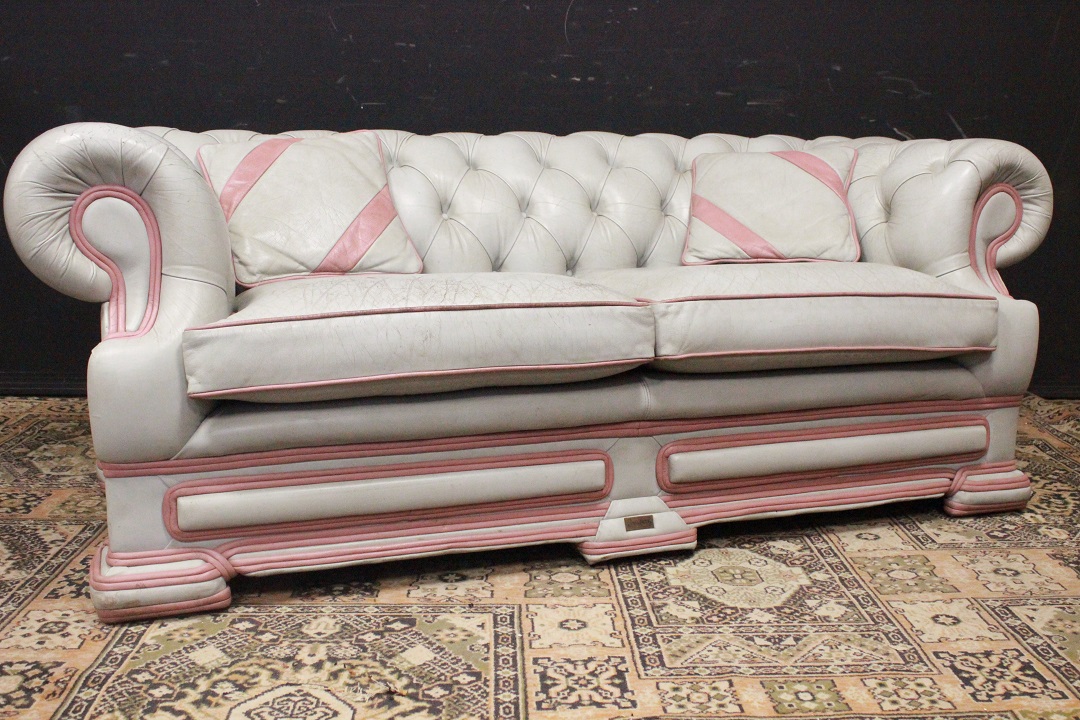 989_Divano_Sofa_Chester_Chesterfield_Dellbrook_3_tre_posti_three_seater_club_leather_pelle_bianco_scuro_rosa_pink_white_originale_original_english_inglese_UK_4