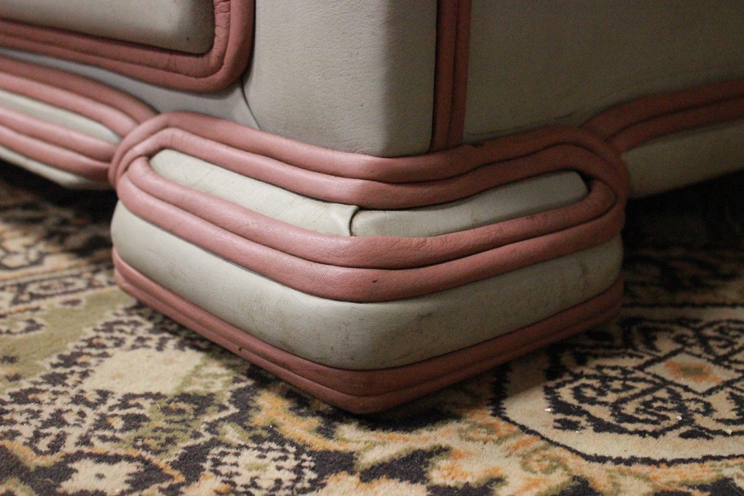 989_Divano_Sofa_Chester_Chesterfield_Dellbrook_3_tre_posti_three_seater_club_leather_pelle_bianco_scuro_rosa_pink_white_originale_original_english_inglese_UK_5