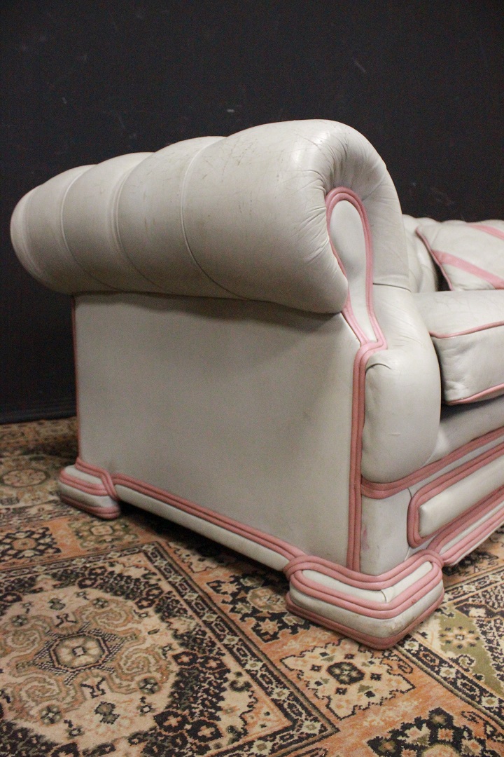 989_Divano_Sofa_Chester_Chesterfield_Dellbrook_3_tre_posti_three_seater_club_leather_pelle_bianco_scuro_rosa_pink_white_originale_original_english_inglese_UK_7