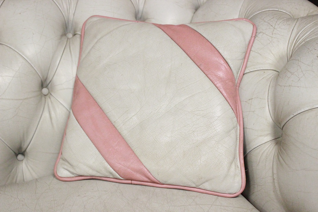 989_Divano_Sofa_Chester_Chesterfield_Dellbrook_3_tre_posti_three_seater_club_leather_pelle_bianco_scuro_rosa_pink_white_originale_original_english_inglese_UK_9