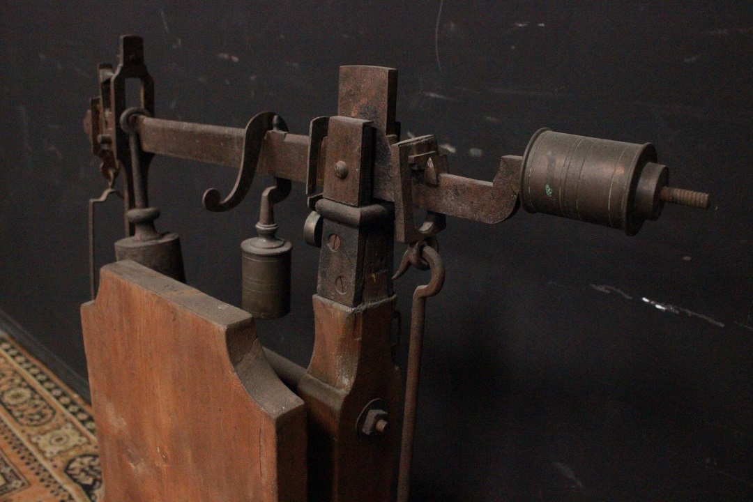 999_bilancia_pesa_in_legno_ferro_bassocunea_prima_metà_Novecento_Italia_italiana_ITA_3