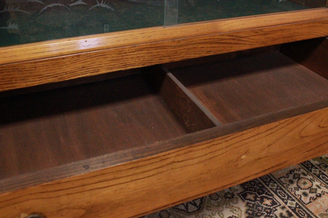1013_mobile_vetrina_vetro_decorato_cassetti_legno_chiaro_seconda_metà_Novecento_italiano_Italia_ITA_9