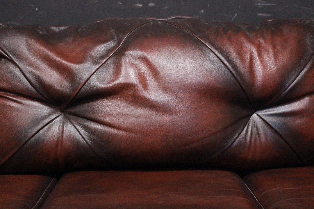 113_Divano_Sofa_Chester_Chesterfield_club_leather_pelle_marrone_rossiccio_tre_3P_posti_three_seater_originale_original_Brescia_Roncadelle_english_inglese_UK_2
