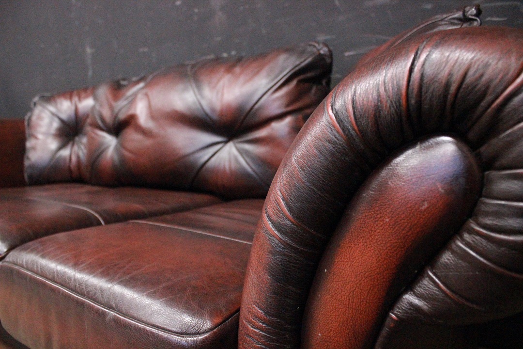 113_Divano_Sofa_Chester_Chesterfield_club_leather_pelle_marrone_rossiccio_tre_3P_posti_three_seater_originale_original_Brescia_Roncadelle_english_inglese_UK_4
