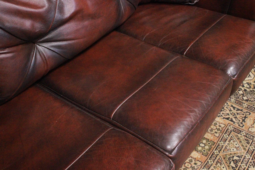 113_Divano_Sofa_Chester_Chesterfield_club_leather_pelle_marrone_rossiccio_tre_3P_posti_three_seater_originale_original_Brescia_Roncadelle_english_inglese_UK_5