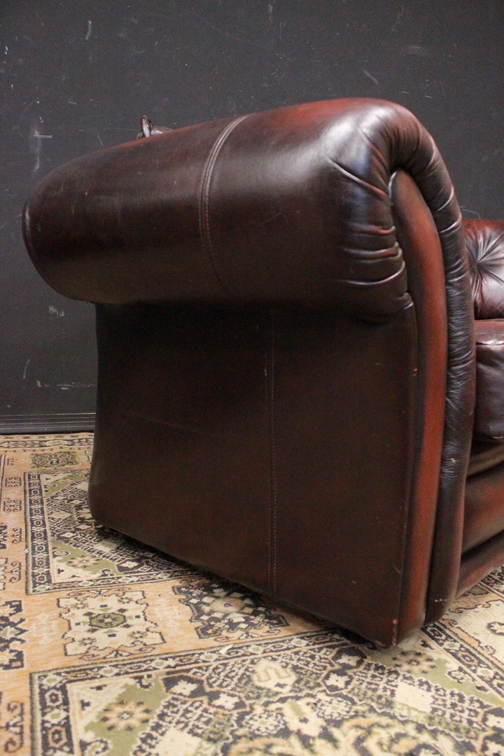 113_Divano_Sofa_Chester_Chesterfield_club_leather_pelle_marrone_rossiccio_tre_3P_posti_three_seater_originale_original_Brescia_Roncadelle_english_inglese_UK_6