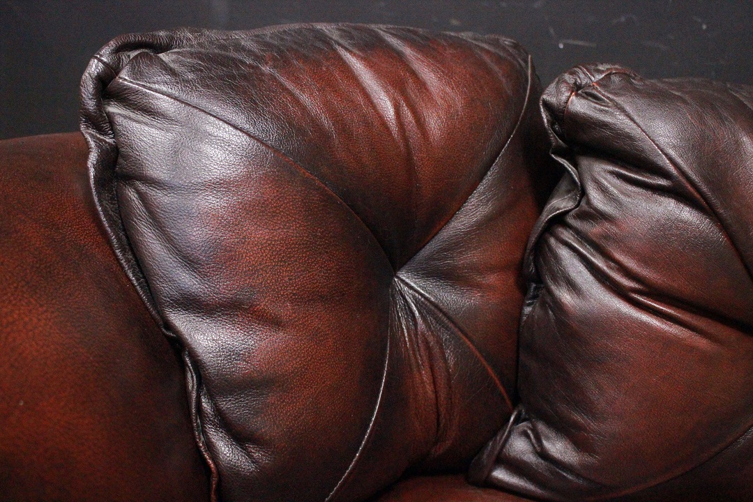 113_Divano_Sofa_Chester_Chesterfield_club_leather_pelle_marrone_rossiccio_tre_3P_posti_three_seater_originale_original_Brescia_Roncadelle_english_inglese_UK_7