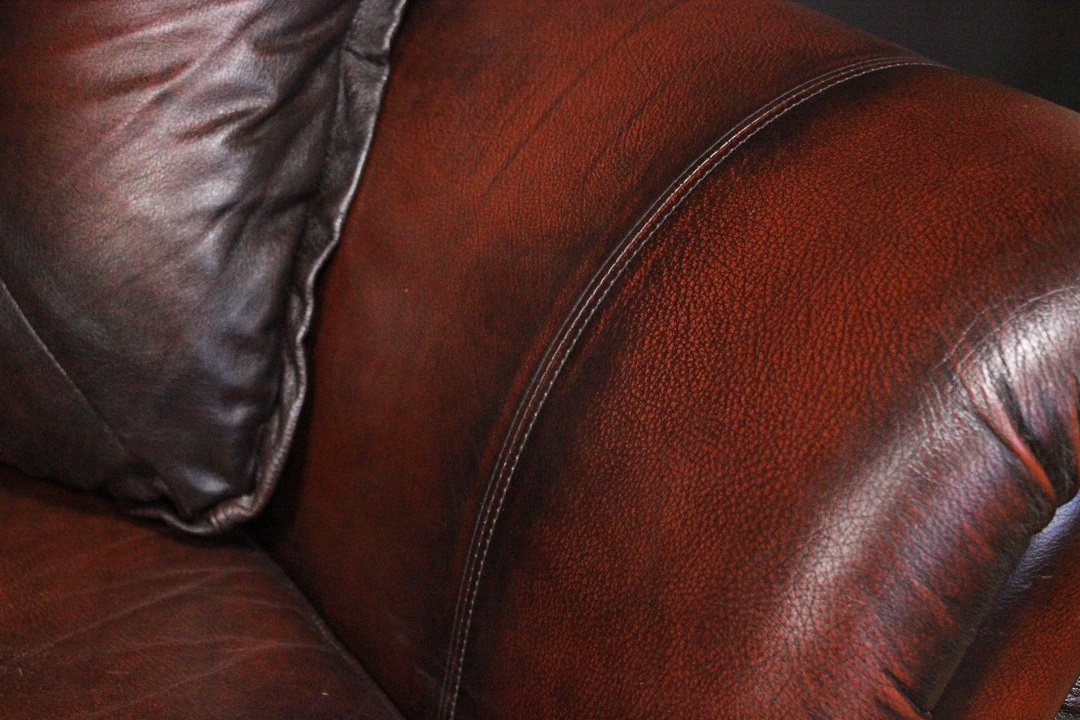 113_Divano_Sofa_Chester_Chesterfield_club_leather_pelle_marrone_rossiccio_tre_3P_posti_three_seater_originale_original_Brescia_Roncadelle_english_inglese_UK_8